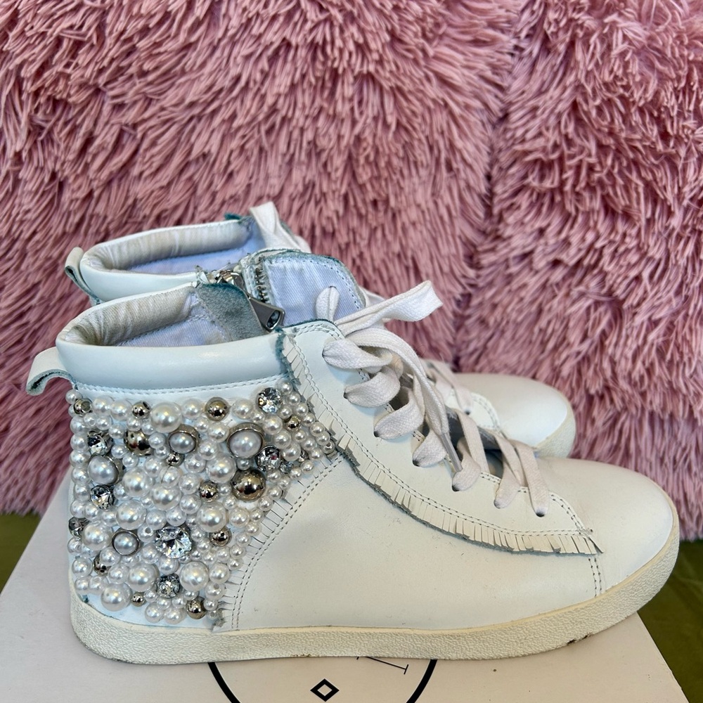 Steve Madden Bayside Tennis Shoes : Women’s size 7.5 - pearl detail - Picture 4 of 8